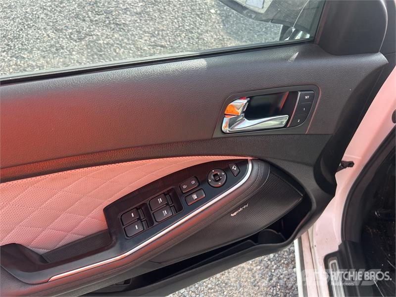 Kia Optima 汽车