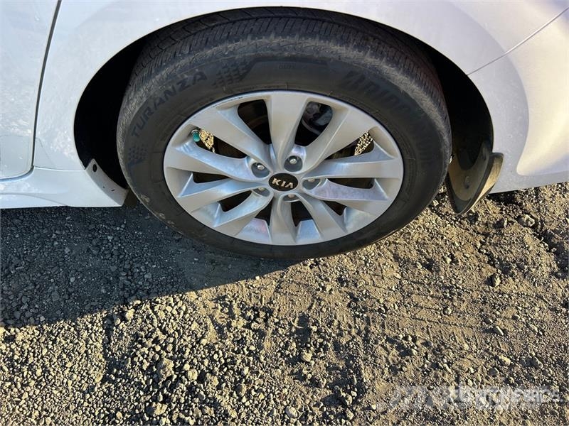 Kia Optima Автомобілі