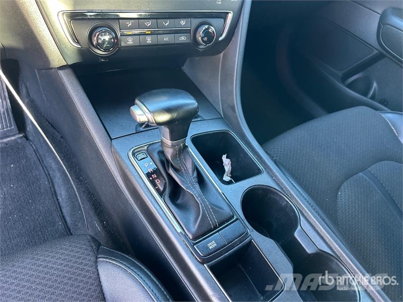 Kia Optima Автомобілі
