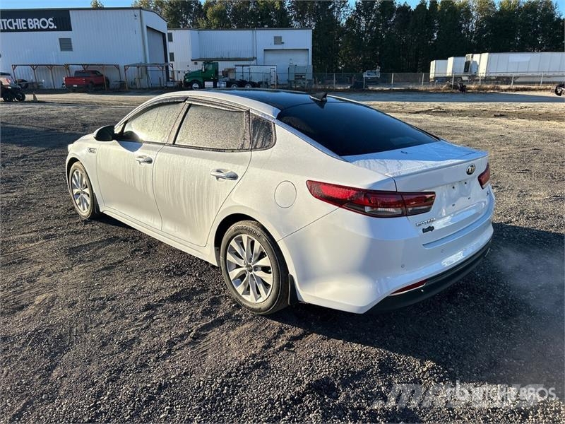 Kia Optima Автомобілі