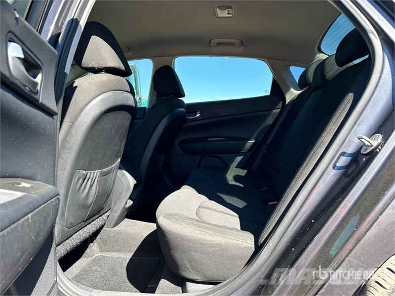 Kia Optima Автомобілі