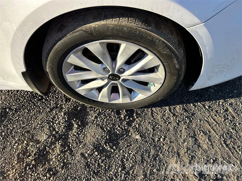 Kia Optima Автомобілі