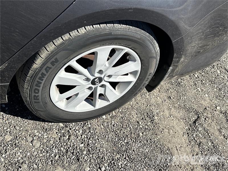 Kia Optima Автомобілі