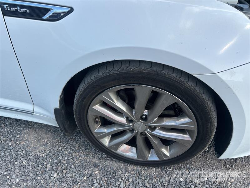 Kia Optima 汽车