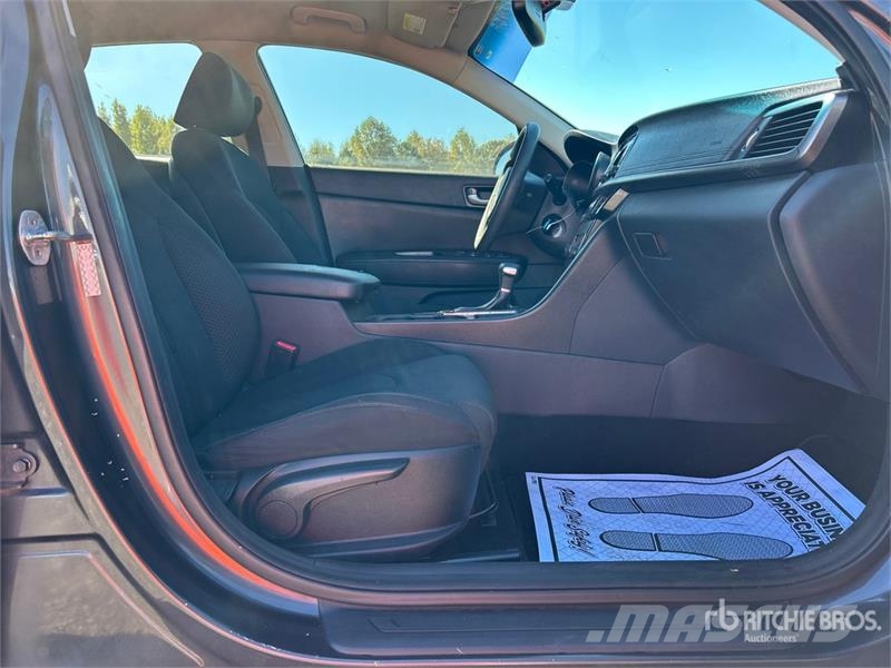 Kia Optima Автомобілі