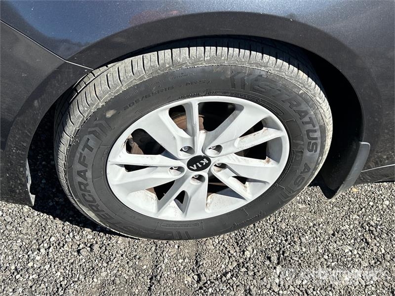 Kia Optima Автомобілі