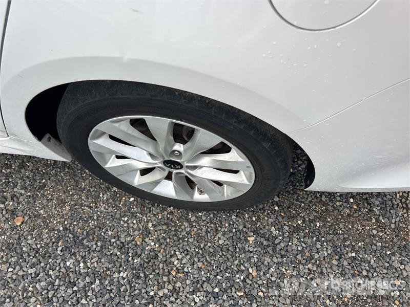 Kia Optima Automašīnas