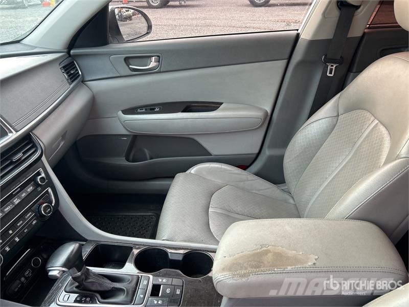 Kia Optima Automašīnas