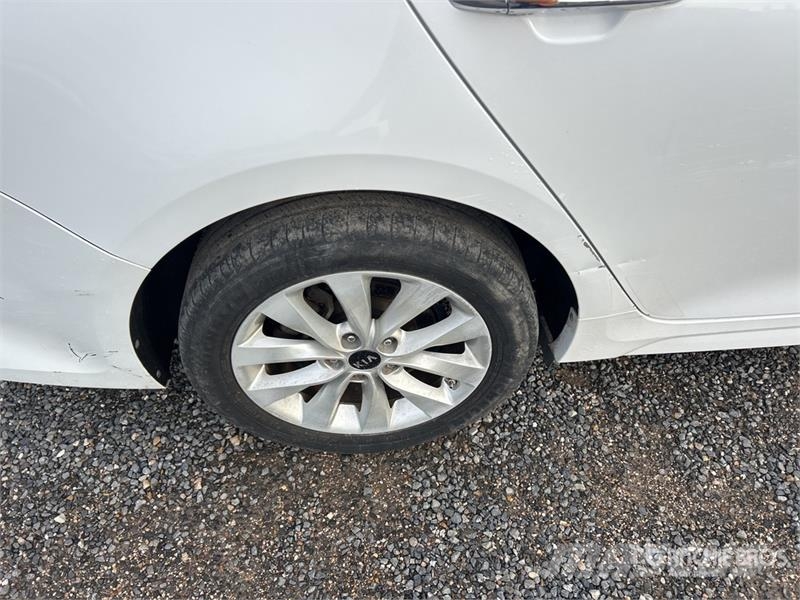 Kia Optima Automašīnas