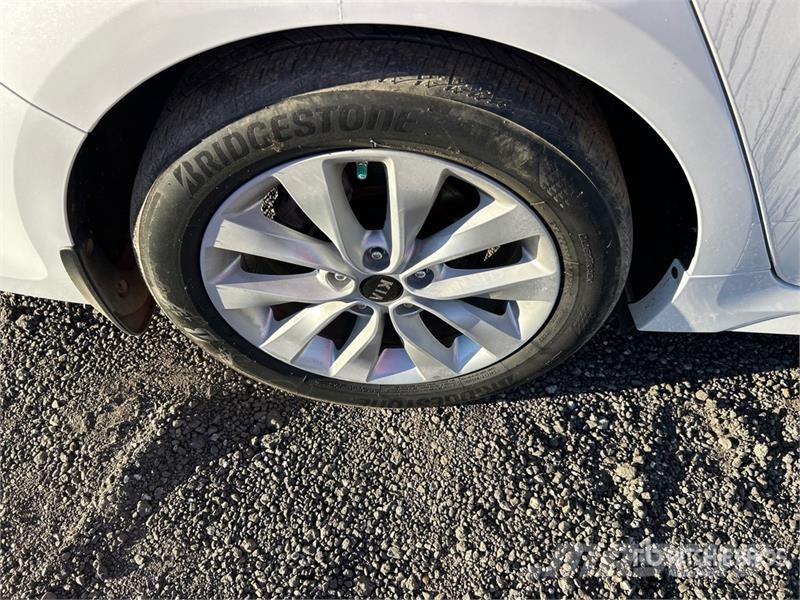 Kia Optima Автомобілі