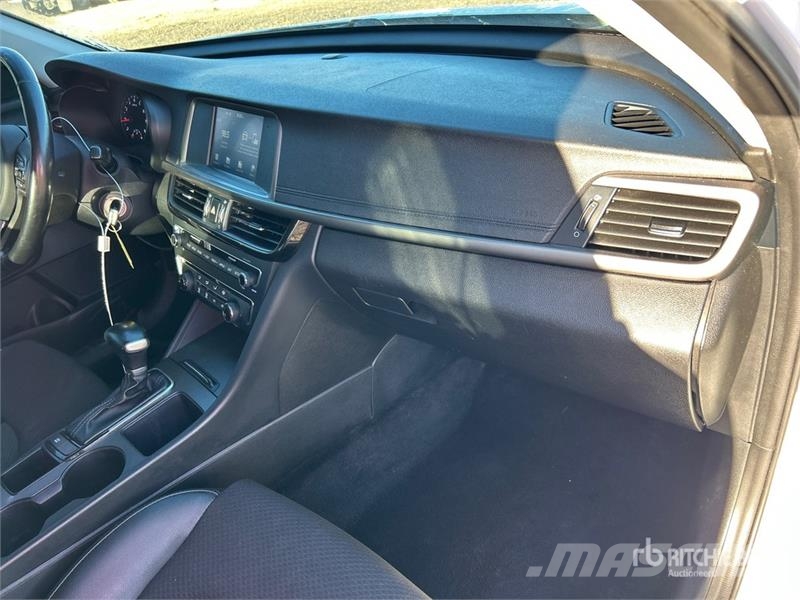 Kia Optima Автомобілі