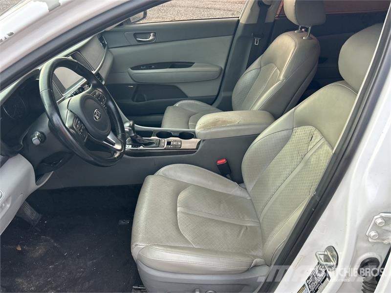 Kia Optima Automašīnas