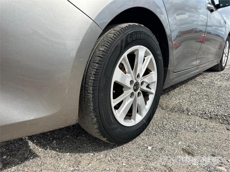 Kia Optima Henkilöautot