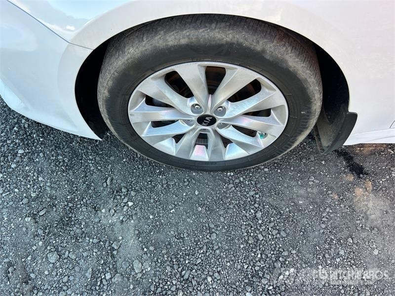 Kia Optima Автомобілі