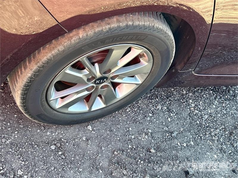 Kia Optima LX Automobile Avtomobili