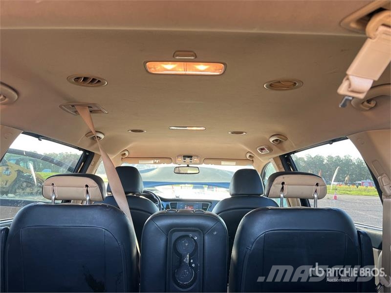 Kia Sedona Легковые автомобили
