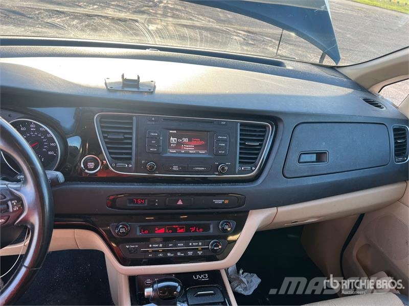 Kia Sedona Легковые автомобили