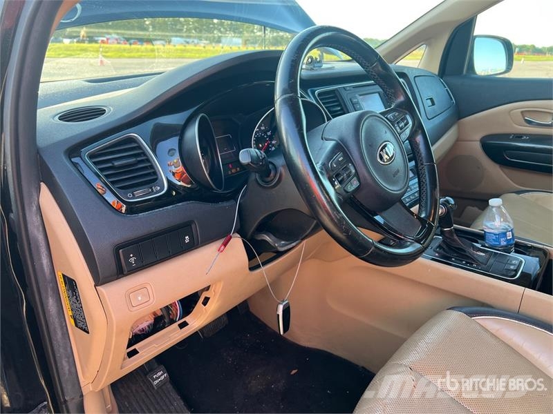 Kia Sedona Легковые автомобили