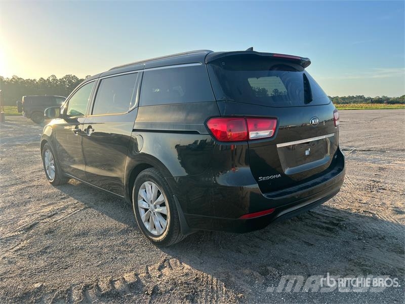 Kia Sedona Легковые автомобили