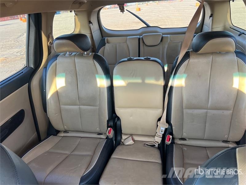 Kia Sedona Легковые автомобили