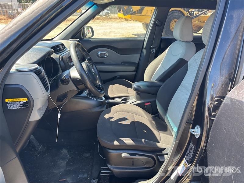 Kia Soul 2WD SUV Automašīnas