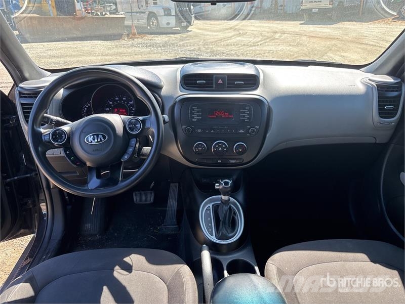 Kia Soul 2WD SUV Automašīnas