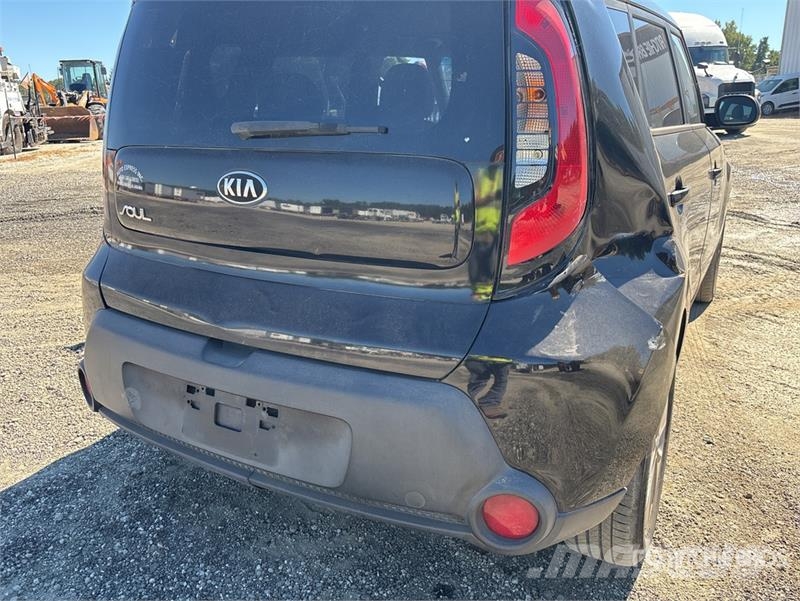 Kia Soul 2WD SUV Automašīnas