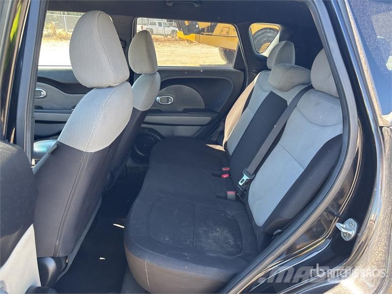 Kia Soul 2WD SUV Automašīnas