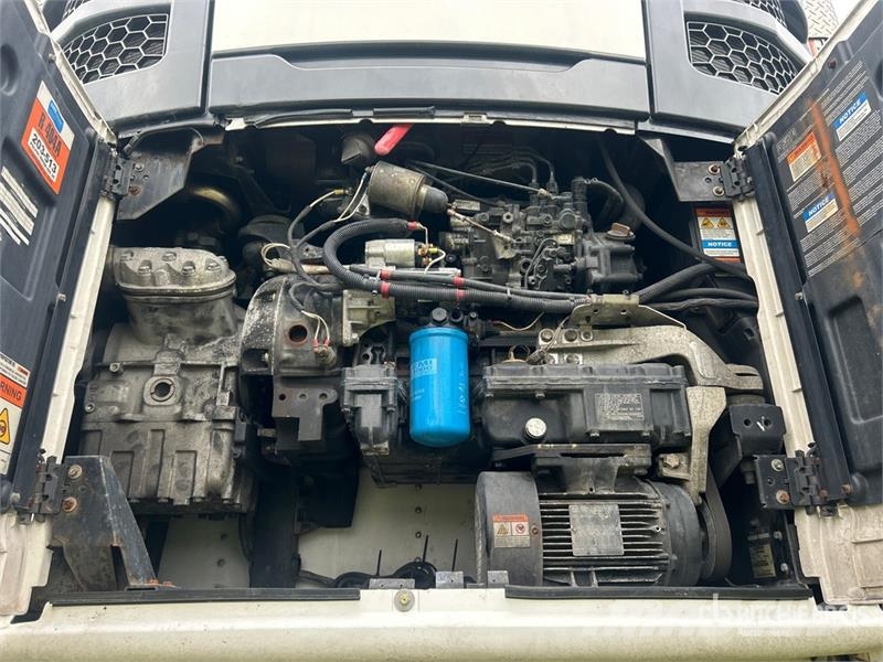 Kidron 28 ft x 102 in S/A Multi -Temp Refrigerated Traile 保温半挂车