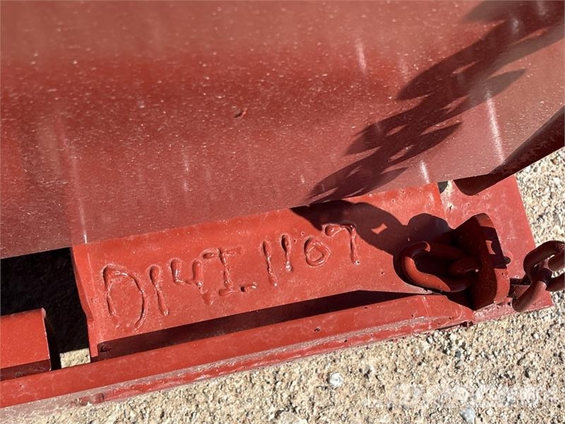  Kit Containers 2.0YFT-SDH 5 ft 8 in Self-Dumping H Bins and hoppers