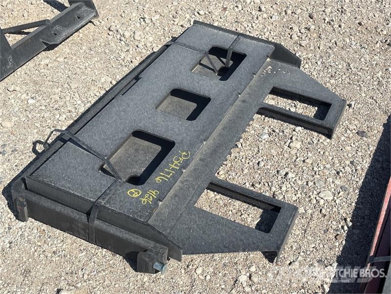  Kit Containers 42 in Skid Steer Forks (Unused) Vilice