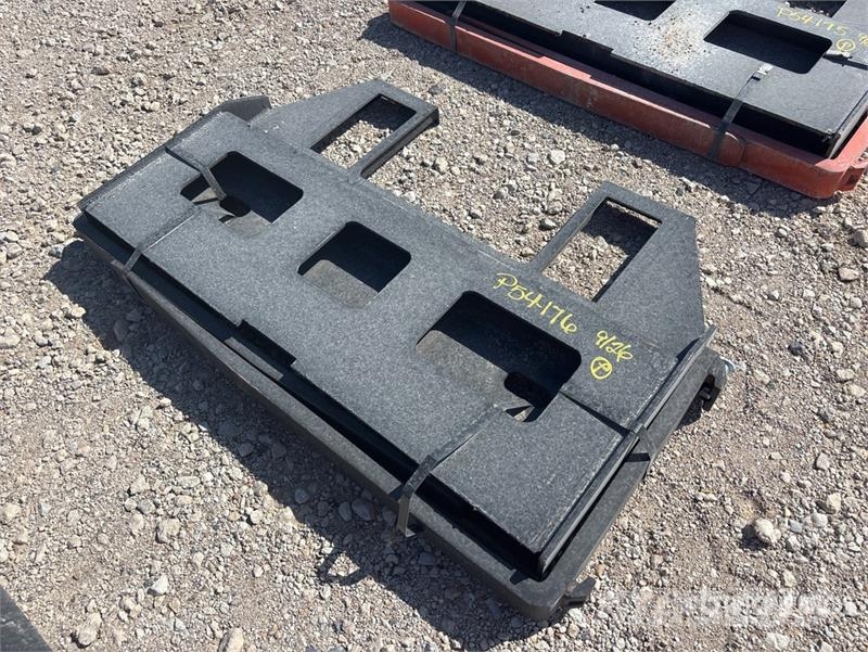  Kit Containers 42 in Skid Steer Forks (Unused) Vilice