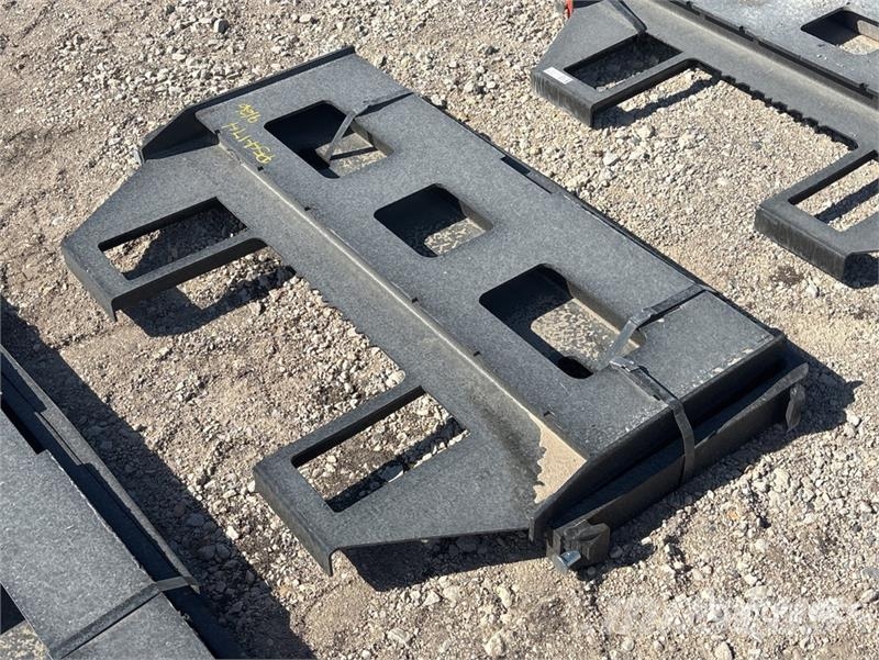  Kit Containers 42 in Skid Steer Forks (Unused) Vilice