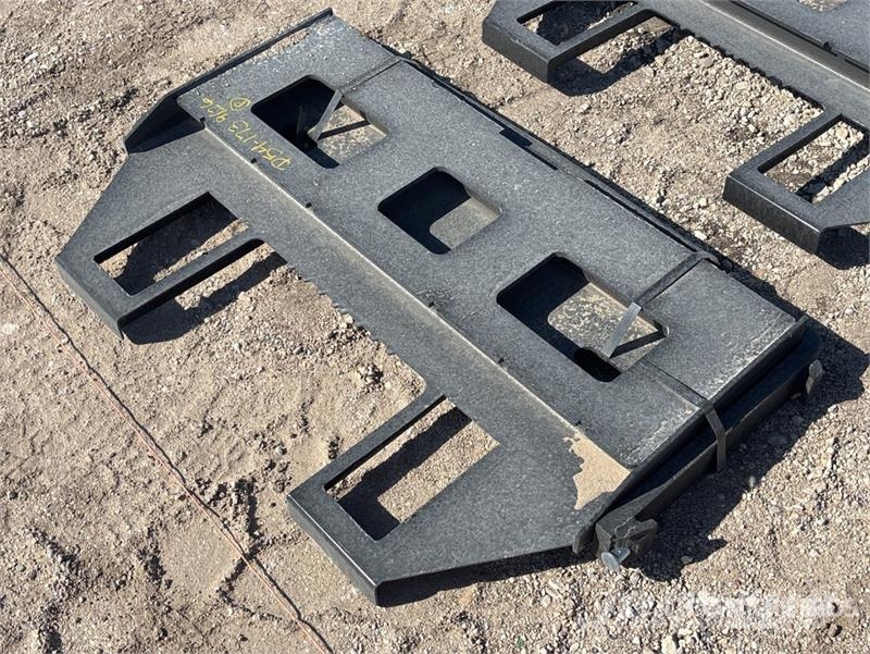  Kit Containers 42 in Skid Steer Forks (Unused) Vilice