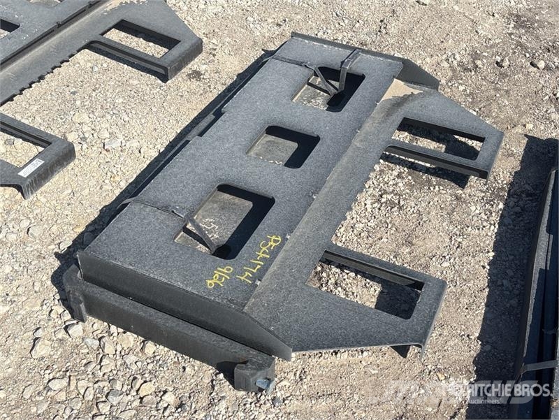  Kit Containers 42 in Skid Steer Forks (Unused) Vilice