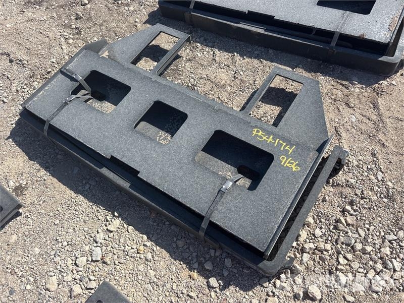  Kit Containers 42 in Skid Steer Forks (Unused) Vilice