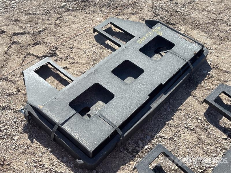  Kit Containers 42 in Skid Steer Forks (Unused) Vilice