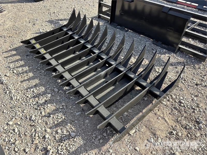  Kit Containers QT-RR-70 70 in Skid Steer Landscape مكابس وميبسات التبن