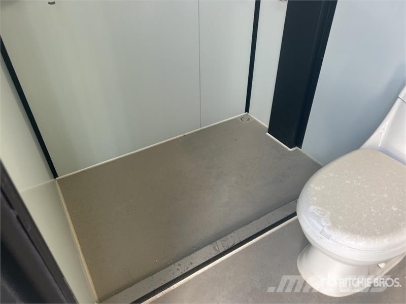 KJ K1522 7 ft 4 in x 5 ft Portable Portable Toilet Kiti naudoti statybos komponentai