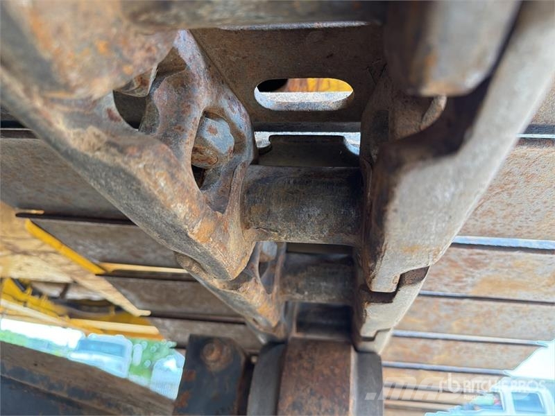 Kobelco SK210LC Pásové rýpadlá