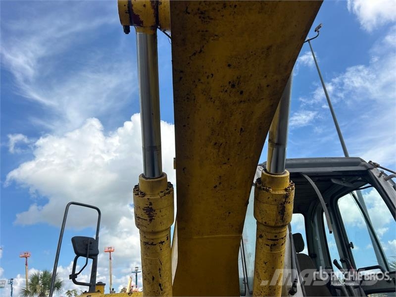 Kobelco SK210LC Bagri goseničarji