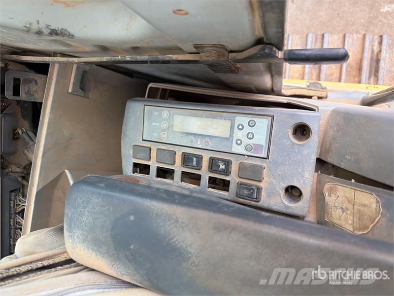 Kobelco SK210LC Pásové rýpadlá