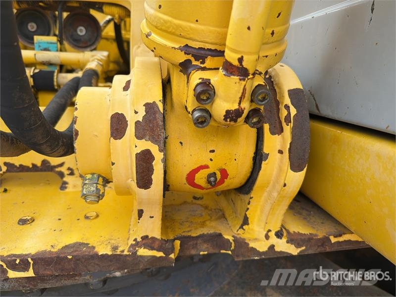 Kobelco SK210LC Pásové rýpadlá