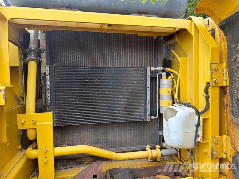 Kobelco SK210LC Pásové rýpadlá