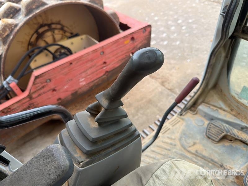 Kobelco SK210LC Pásové rýpadlá