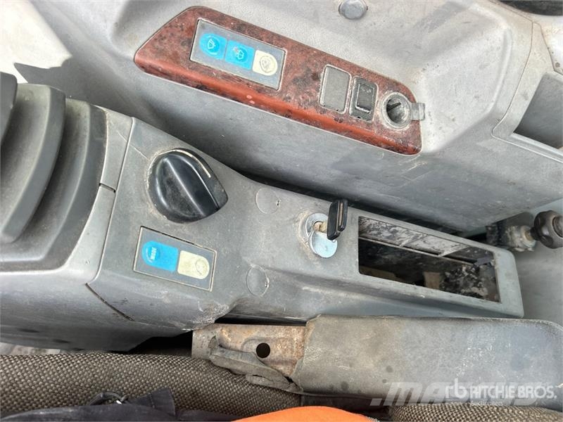 Kobelco SK210LC Bagri goseničarji