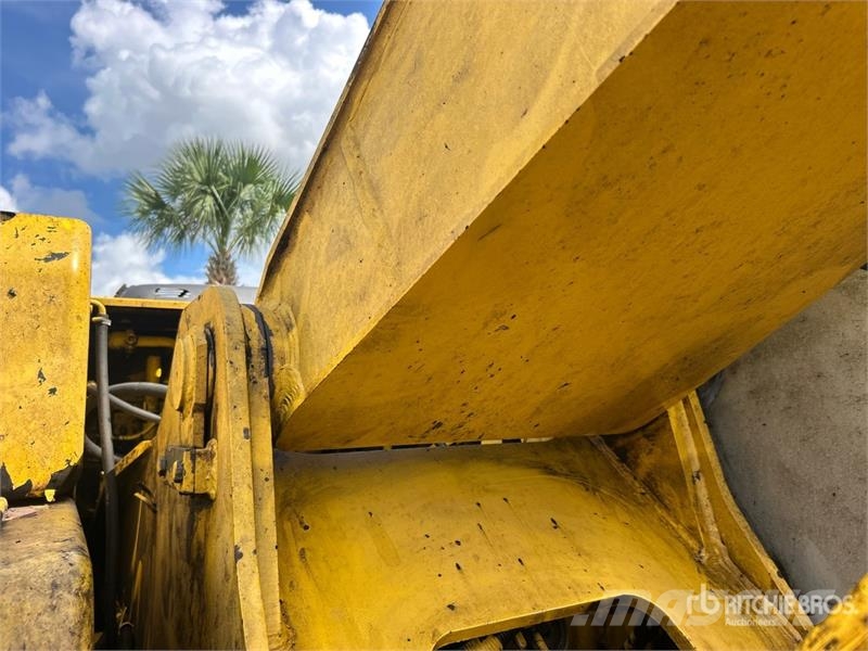 Kobelco SK210LC Bagri goseničarji