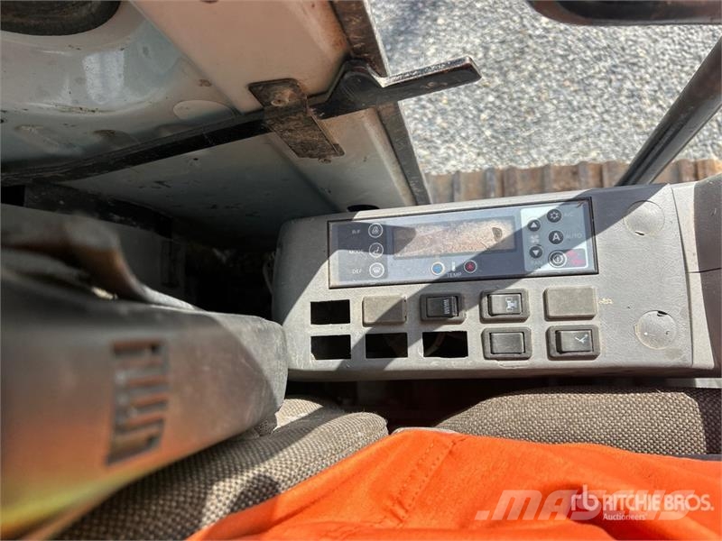 Kobelco SK210LC Bagri goseničarji