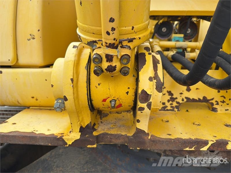 Kobelco SK210LC Pásové rýpadlá
