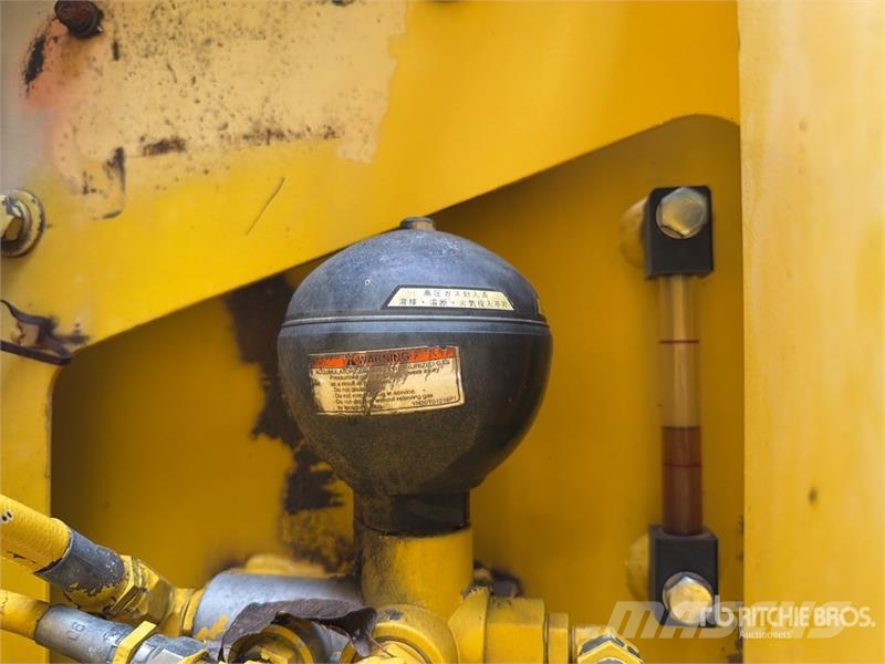 Kobelco SK210LC Pásové rýpadlá